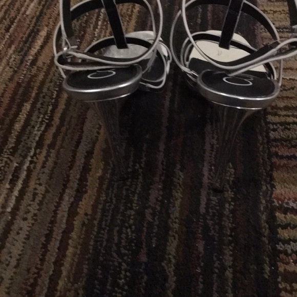 Calvin Klein Dolcita Silver Dress Shoes Preowned - Picture 4 of 7